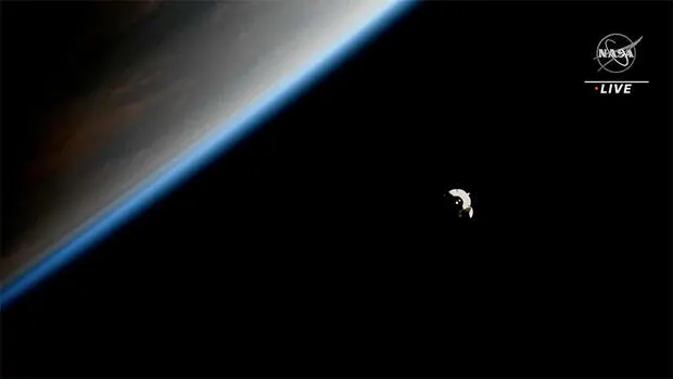 A SpaceX Dragon cargo ship caught up with the International Sp