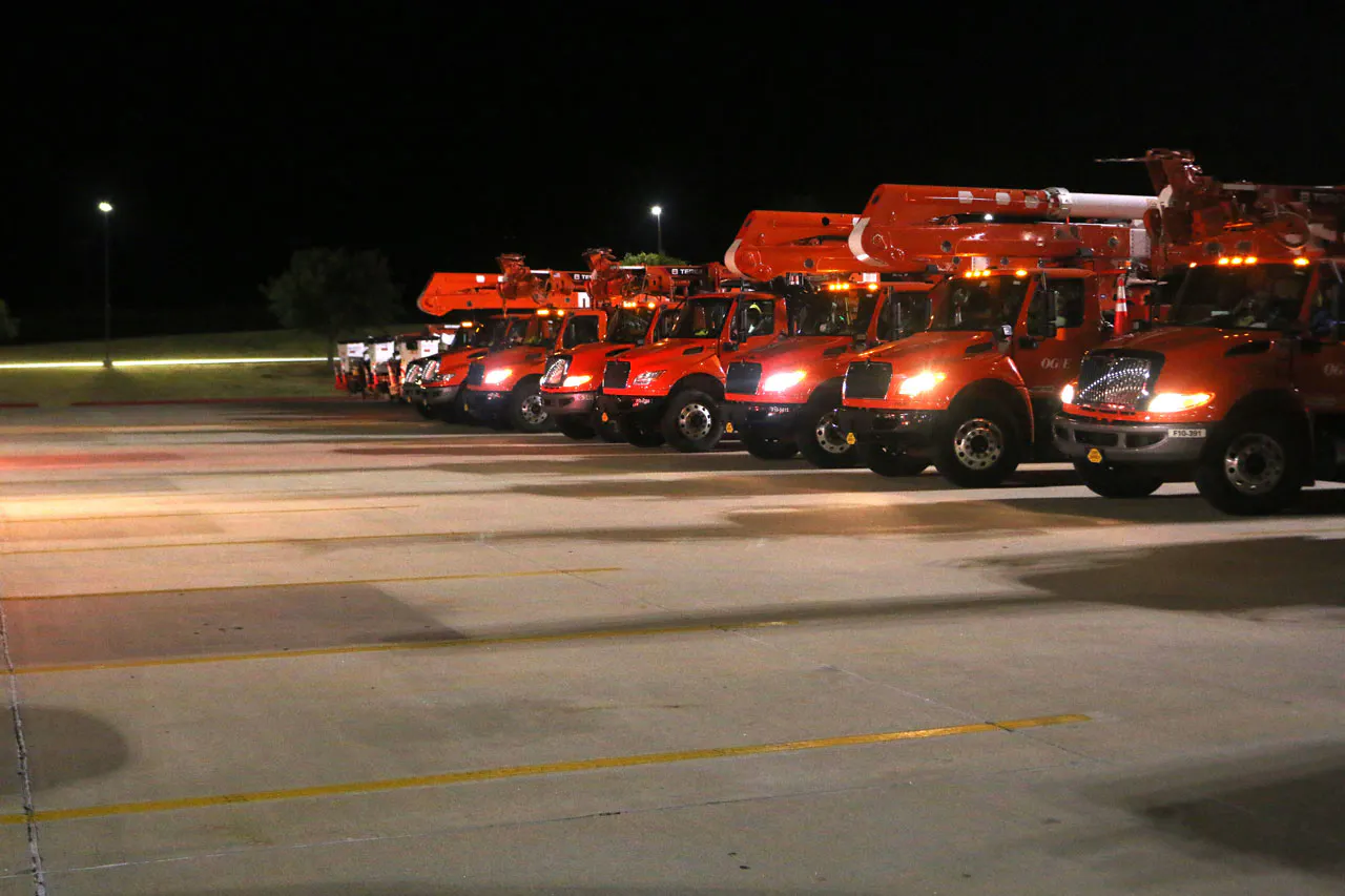 OG&E Crews depart to Louisiana 