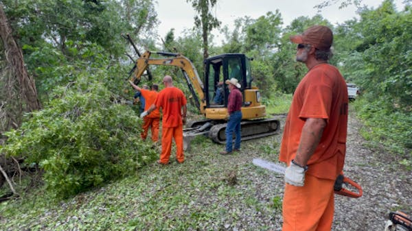 ODOC Inmates Help With Tornado Debris