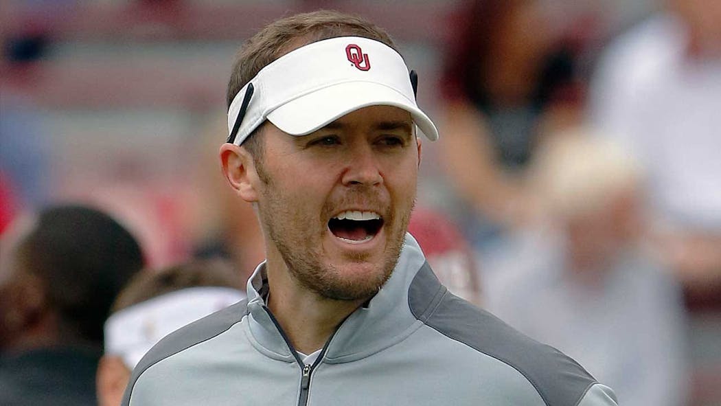 Lincoln Riley Named Top Assistant, Gets Broyles Award