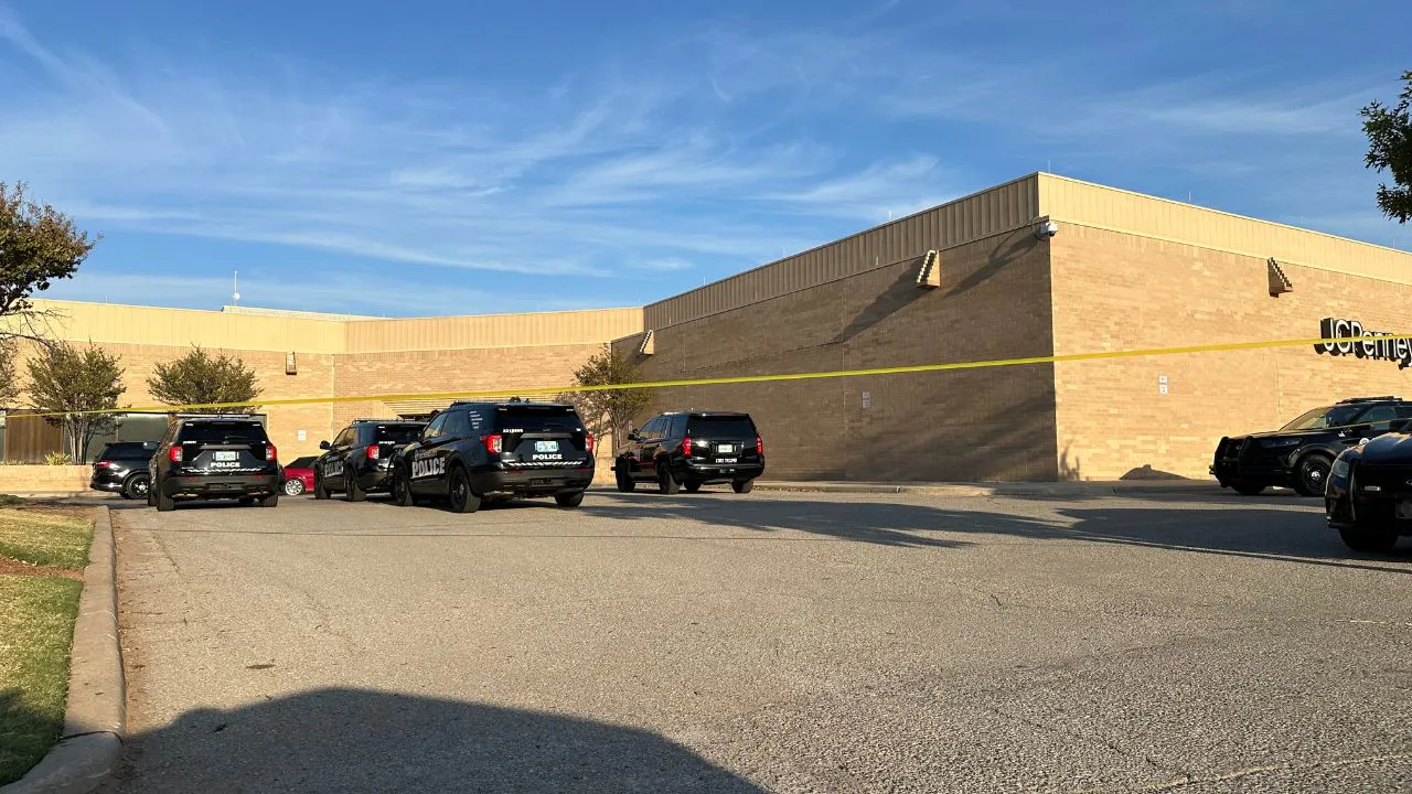 Police Chase Ends At Quail Springs Mall